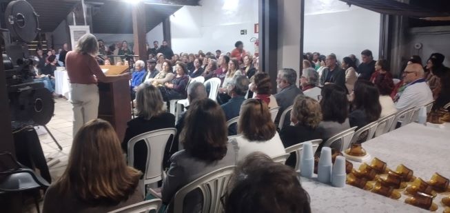 api-modulos/fotos/img/galeria_cat_culturais_528/528/13345/LANÇAMENTO DO LIVRO ENTRELAÇANDO VIDAS E MEMÓRIAS NA TRAVESSIA DO - Copia (17).jpg